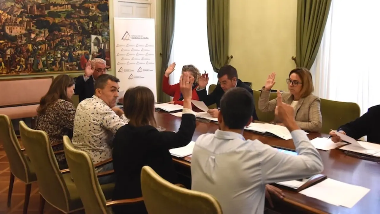 Em la imagen un instante de la reunión de la Junta de Gobierno de la Diputación de Guadalajara