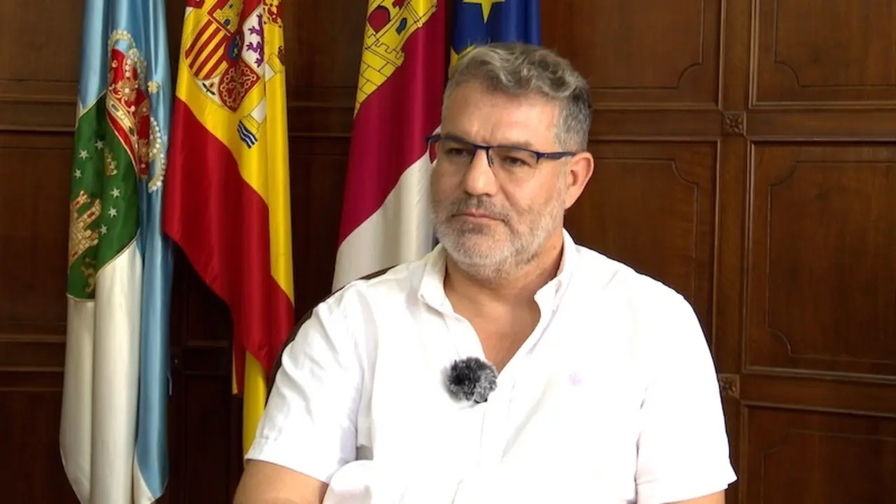 El alcalde de Hellín (Albacete), Manuel Serena, en un momento de la entrevista con Europa Press