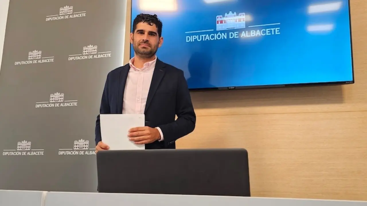 El diputado de Servicios Sociales y coordinador del Área Social, José González, ha informado sobre las ayudas a la cooperación internacional