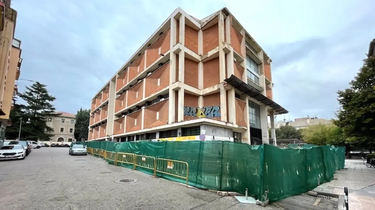 Piden explicaciones "por la paralización" del nuevo Mercado Municipal en Cuenca