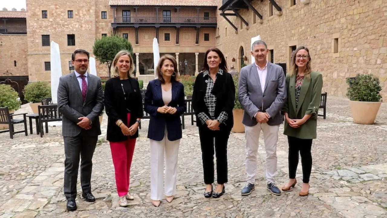 La presidenta de Paradores, Raquel Sánchez, durante la visita que ha realizado al Parador de Sigüenza para informar de sus mejoras