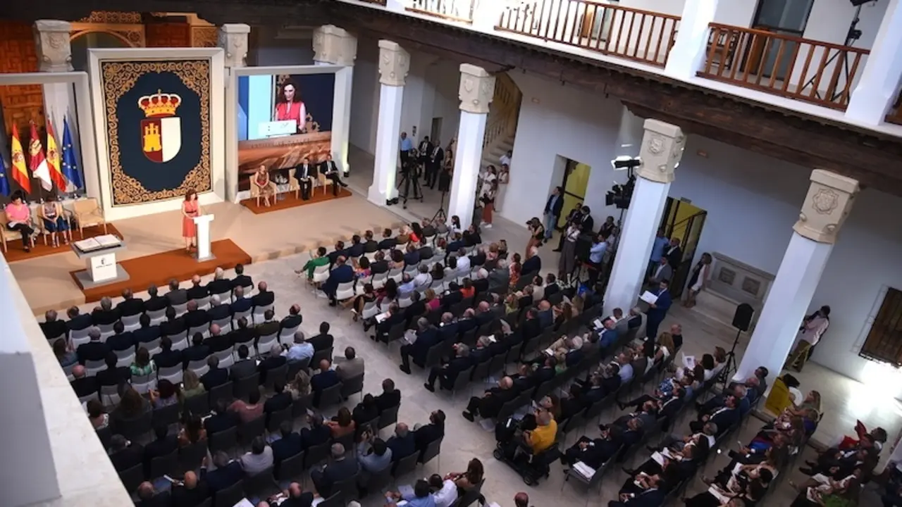 Imagen de archivo de una toma de posesión de cargos públicos del Gobierno de Castilla-La Mancha en el Palacio de Fuensalida de Toledo, sede de la Presidencia