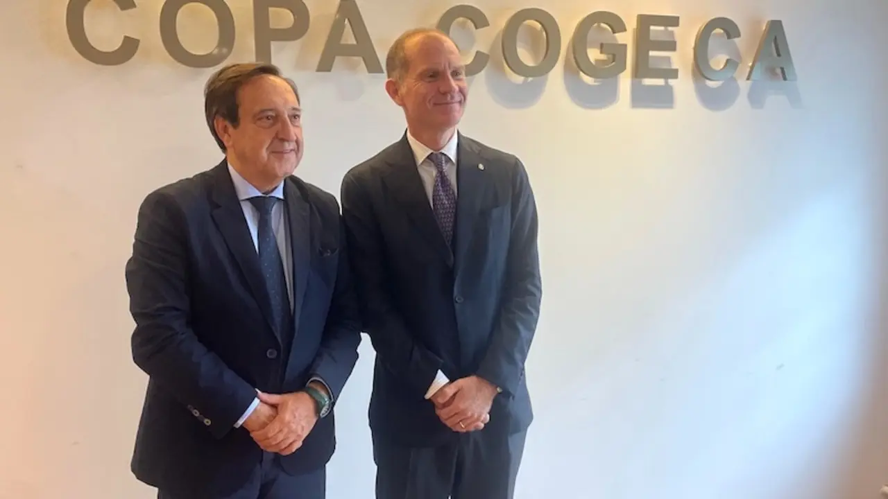 El castellanomanchego Pedro Barato (Asaja) (izq), reelegido vicepresidente de los agricultores europeos