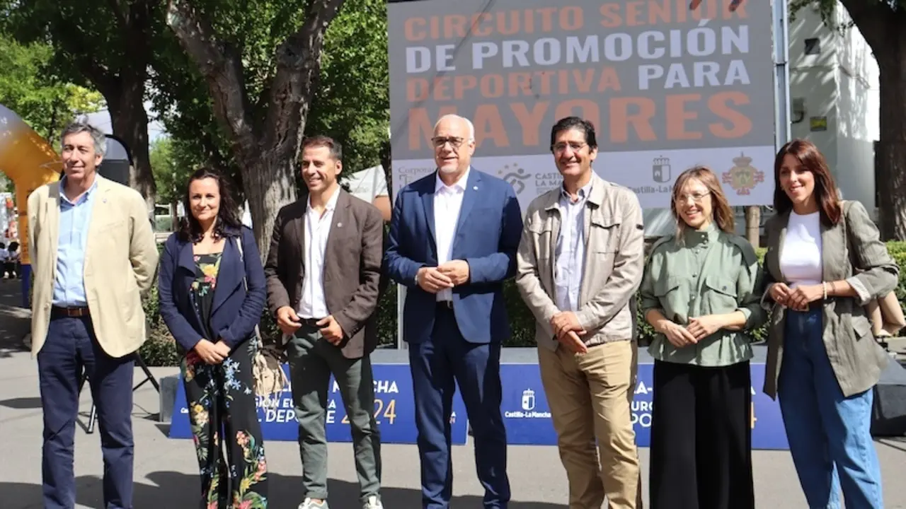 El vicepresidente segundo del Gobierno de Castilla- La Mancha, José Manuel Caballero, ha asistido en el recinto ferial de FERCAM, a las jornadas de promoción deportiva para mayores que se desarrollan en Manzanares (Ciudad Real) con motivo de la programación de Castilla-La Mancha como Región Europea del Deporte