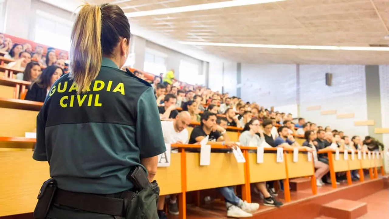 Más de 1.700 personas opositan en Castilla-La Mancha a una de las plazas para la Guardia Civil. oposiciones