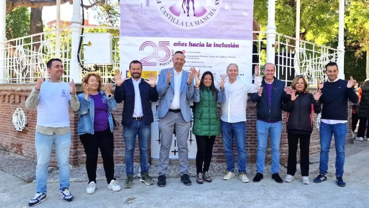 La consejera de Bienestar Social de Castilla-La Mancha, Bárbara García Torijano, ha participado en las actividades del Día Internacional de las Personas Sordas que ha organizado FESORMANCHA en Guadalajara