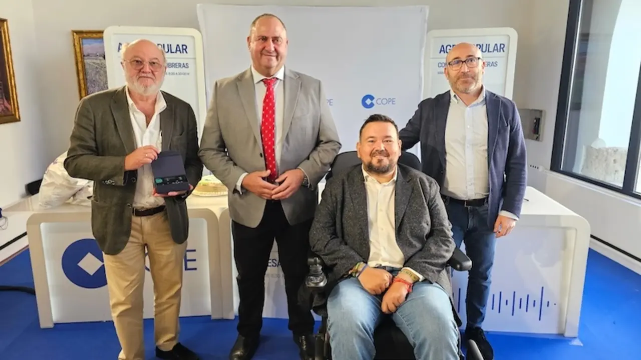 El consejero de Agricultura, Ganadería y Desarrollo Rural de Castilla-La Mancha, Julián Martínez Lizán, ha participado este sábado en la emisión del programa 'Agropopular' de la Cadena Cope emitido desde La Roda (Albacete)