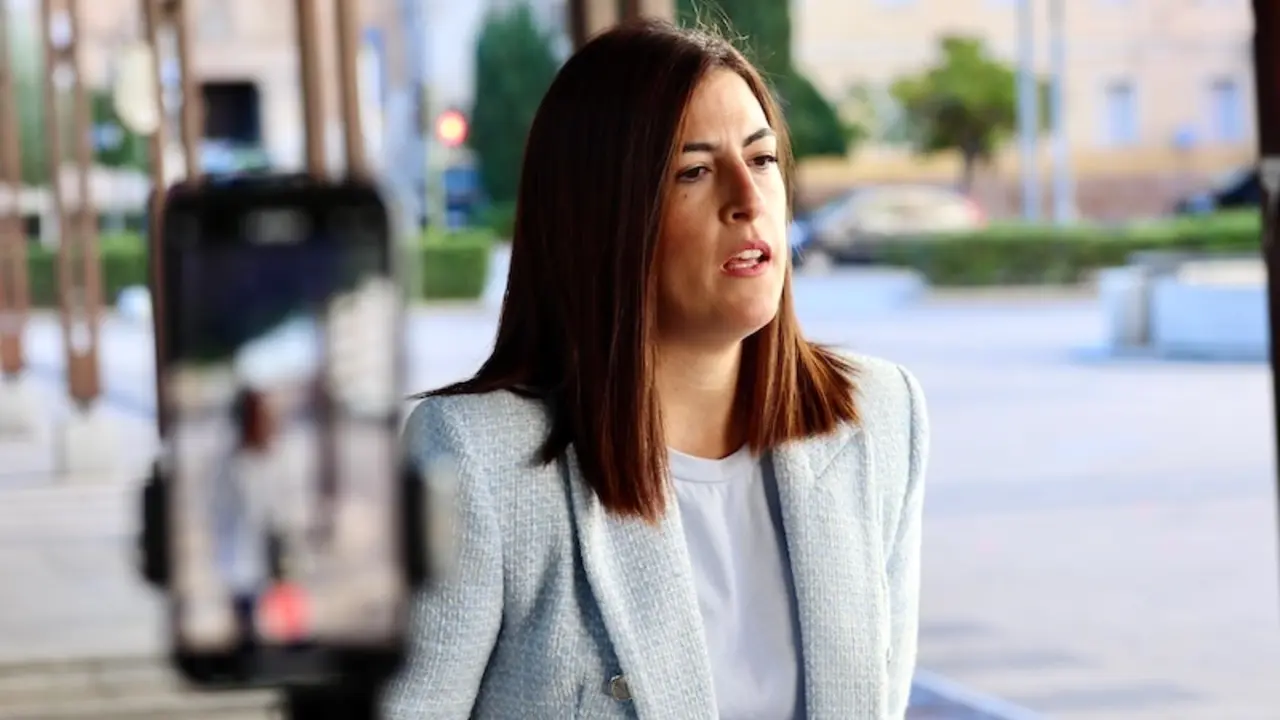 La viceportavoz regional del PP de Castilla-La Mancha, María Patricio, atendiendo a los medios de comunicación este domingo