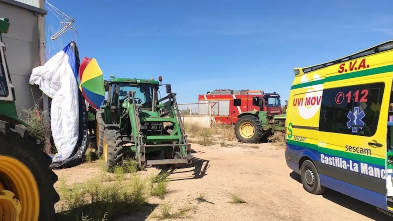 Herido un hombre tras caer contra un tractor mientras volaba con un paramotor en Tomelloso (Ciudad Real)