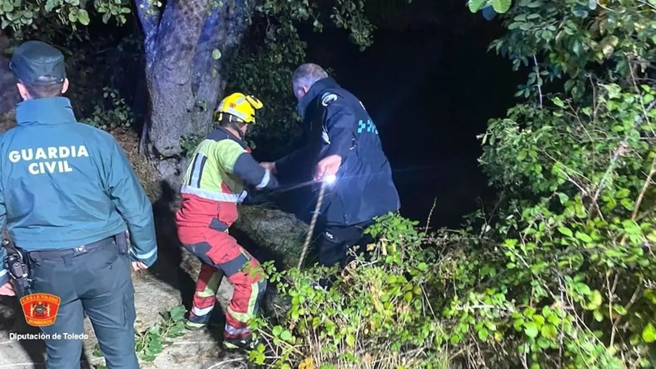 Trasladado al hospital tras precipitarse al río Alberche en la playa de Escalona (Toledo)