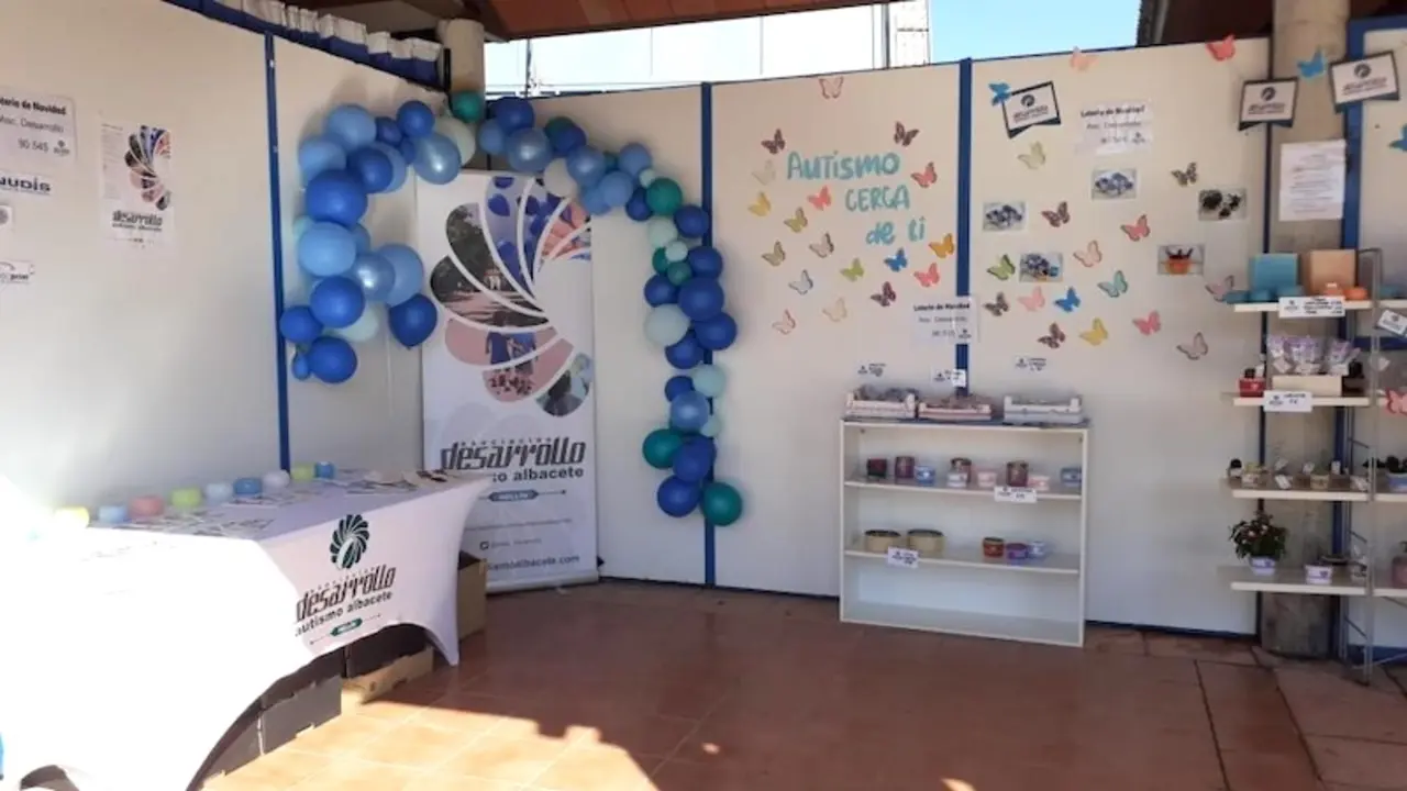 En la imagen el stand de la Asociación Desarrollo Autismo en la feria de Hellín