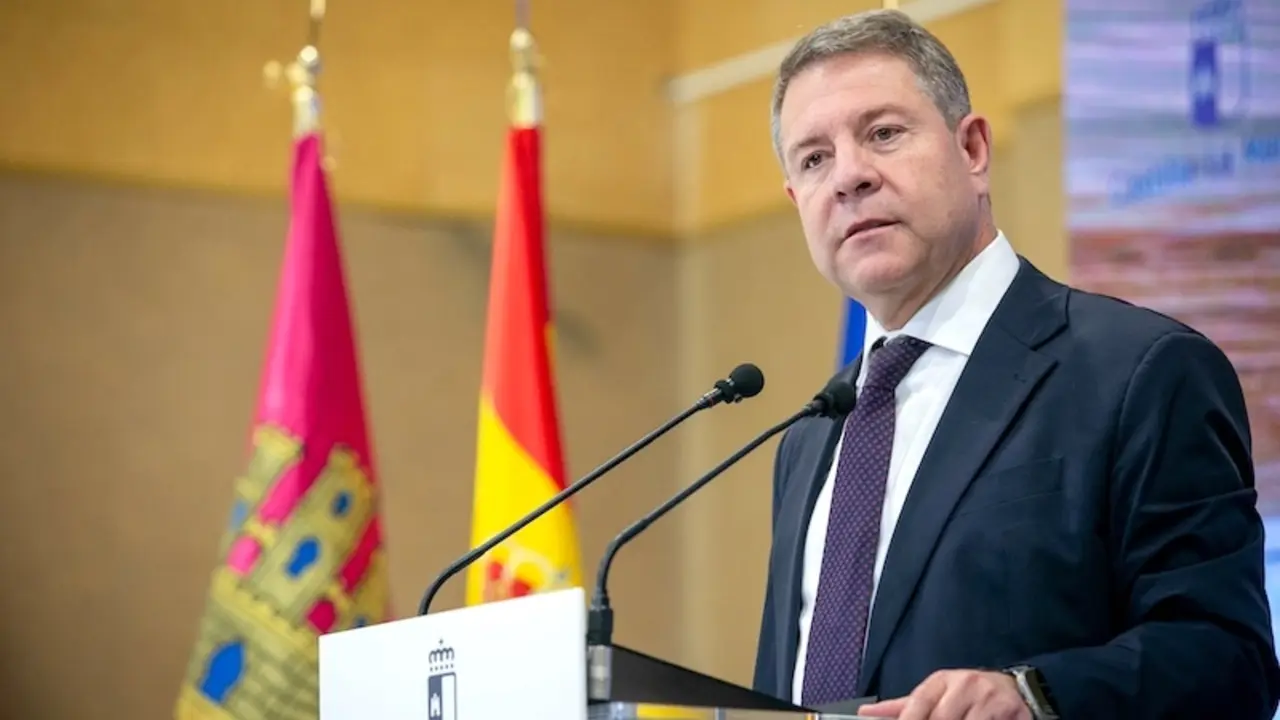El presidente de Castilla-La Mancha, Emiliano García-Page, ha colocado en Guadalajara la primera piedra del nuevo Centro de Día y de las nuevas viviendas con apoyos para personas con discapacidad