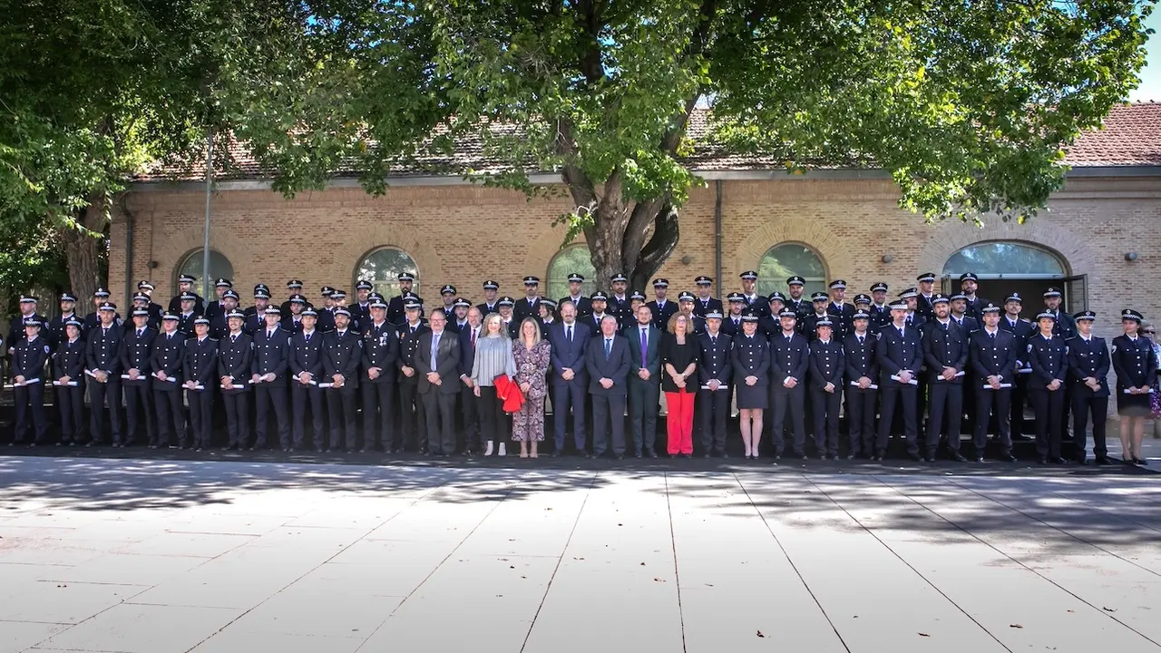 El viceconsejero de Administración Local y Coordinación Administrativa, Eusebio Robles, ha presidido el acto de graduación del alumnado que ha superado la segunda edición del XXXVI Curso Selectivo de Formación Inicial de Policía Local en el Campus de la Universidad de Castilla-La Mancha, en la antigua Fábrica de Armas de Toledo