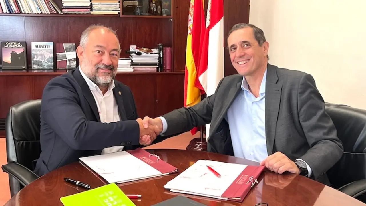 La Universidad de Castilla-La Mancha y Airbus renuevan 15 años de colaboración
