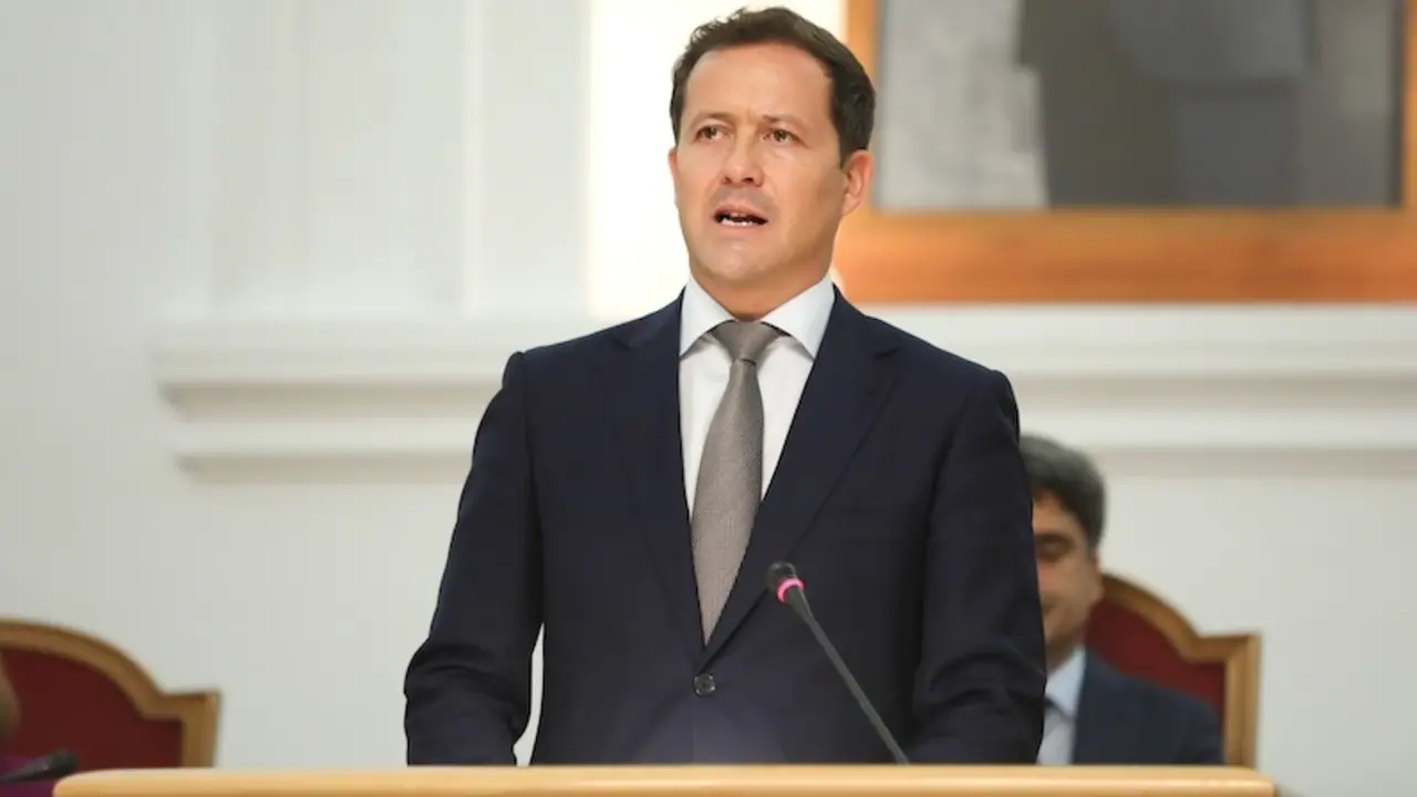 El alcalde de Toledo, Carlos Velázquez, durante su intervención en el Debate sobre el Estado del Municipio