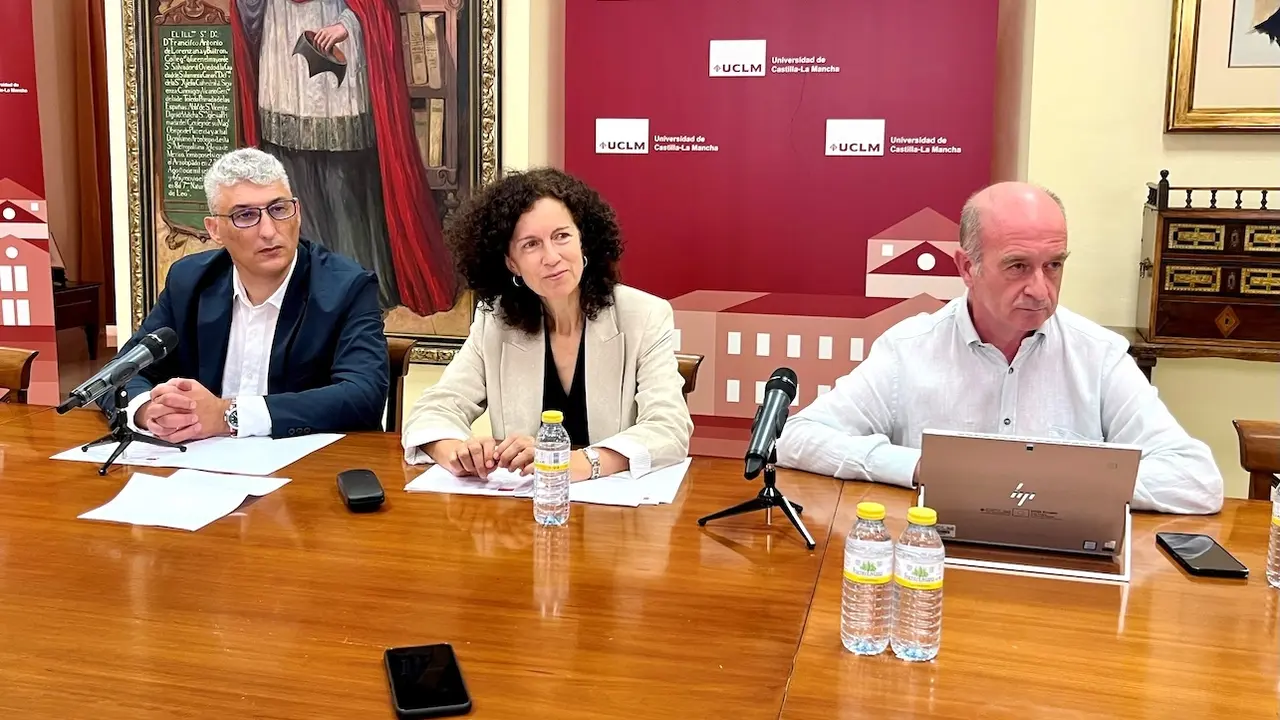 La vicerrectora de Estudiantes de la UCLM, Ángeles Carrasco, ha informado sobre la matriculación en el primer curso de grado