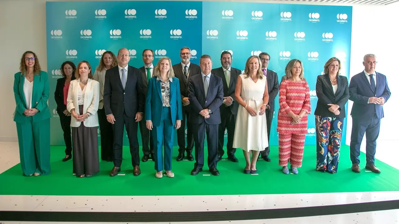 El presidente de Castilla-La Mancha, Emiliano García-Page, ha inaugurado, en Guadalajara, la gigafactoría de electrizadores ‘Acelera by Cummins