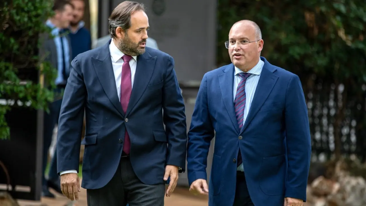 El presidente del PP de Castilla-La Mancha, Paco Núñez, junto al portavoz del Grupo Parlamentario Popular en el Congreso, Miguel Tellado, este jueves en Toledo