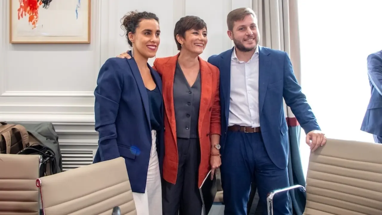 De izq. a dcha. la directora general de Vivienda de Castilla-La Mancha, Inés Sandoval, la ministra de Vivienda y Agenda Urbana, Isabel Rodríguez y el consejero de Fomento de Castilla-La Mancha, Nacho Hernando