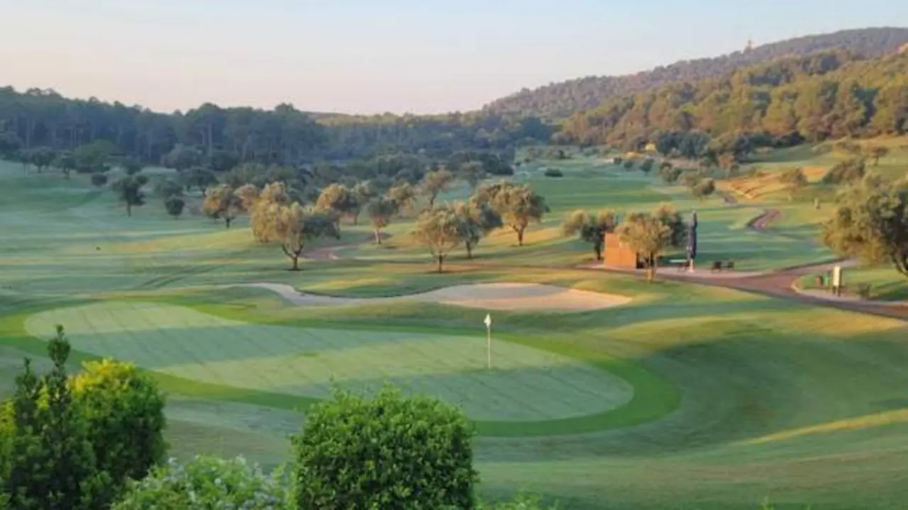 Hallado muerto tras desaparecer en un campo de golf: tiene un pelotazo en la cabeza