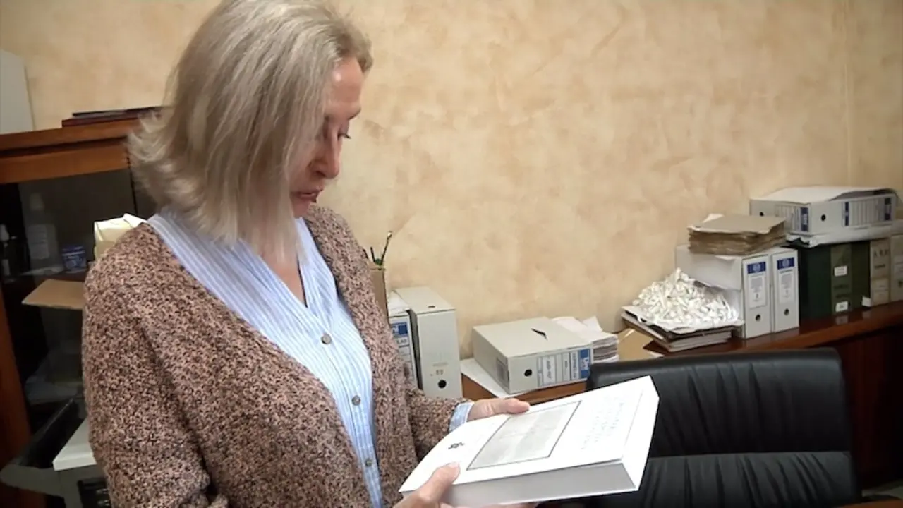Almudena Serrano, artesana archivera y guardiana de la historia de Cuenca