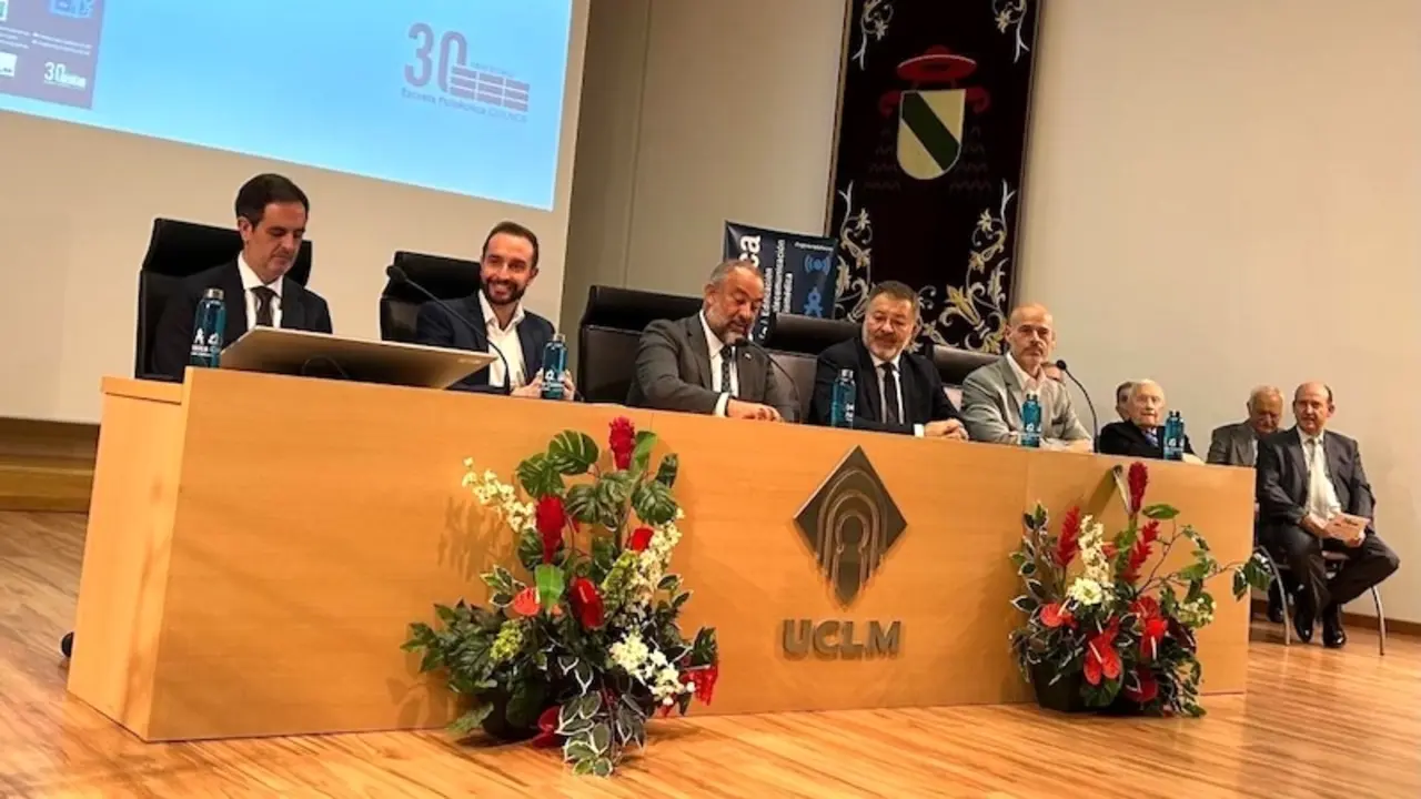 El director general de Universidades, Investigación e Innovación, José Antonio Castro, ha asistido al 30 aniversario de la Escuela Politécnica del Campus de la UCLM en Cuenca