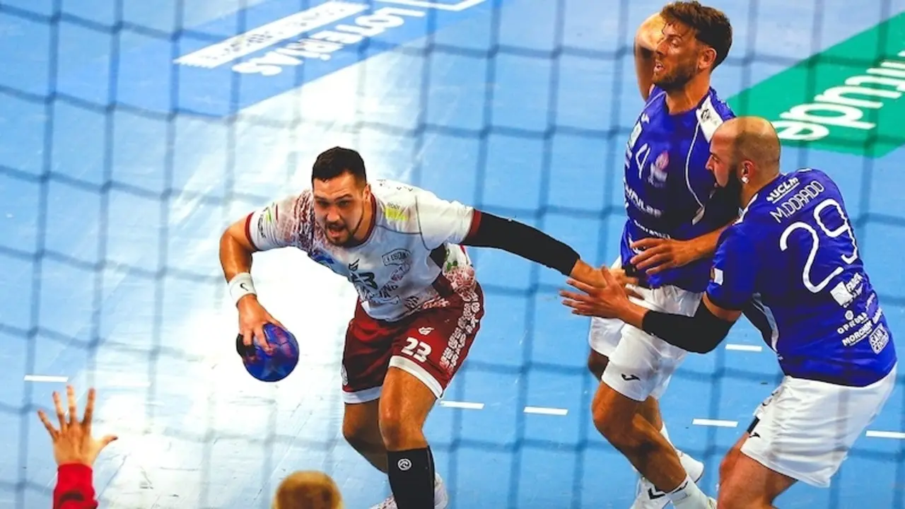 El Logroño La Rioja castiga las dudas del Balonmano Guadalajara (22-32) - Fotografía: Santi Molina