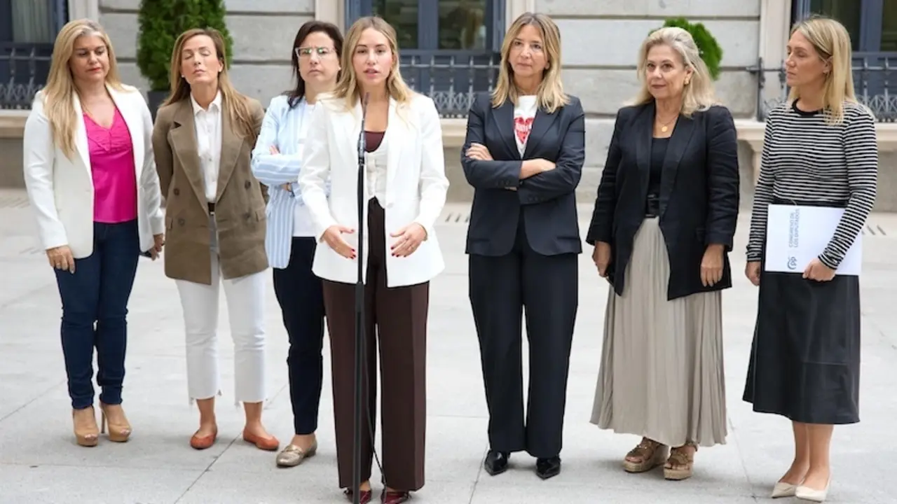 Las parlamentarias del PP denuncian en comisaría "asquerosas" cartas amenazantes