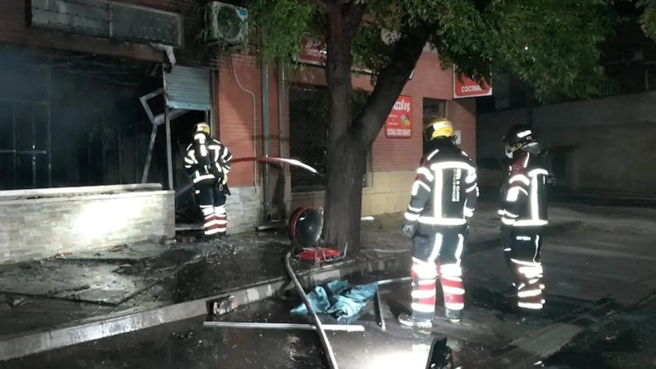 Evacuadas 27 personas de un bloque de pisos en Pantoja (Toledo) por un fuego en un local