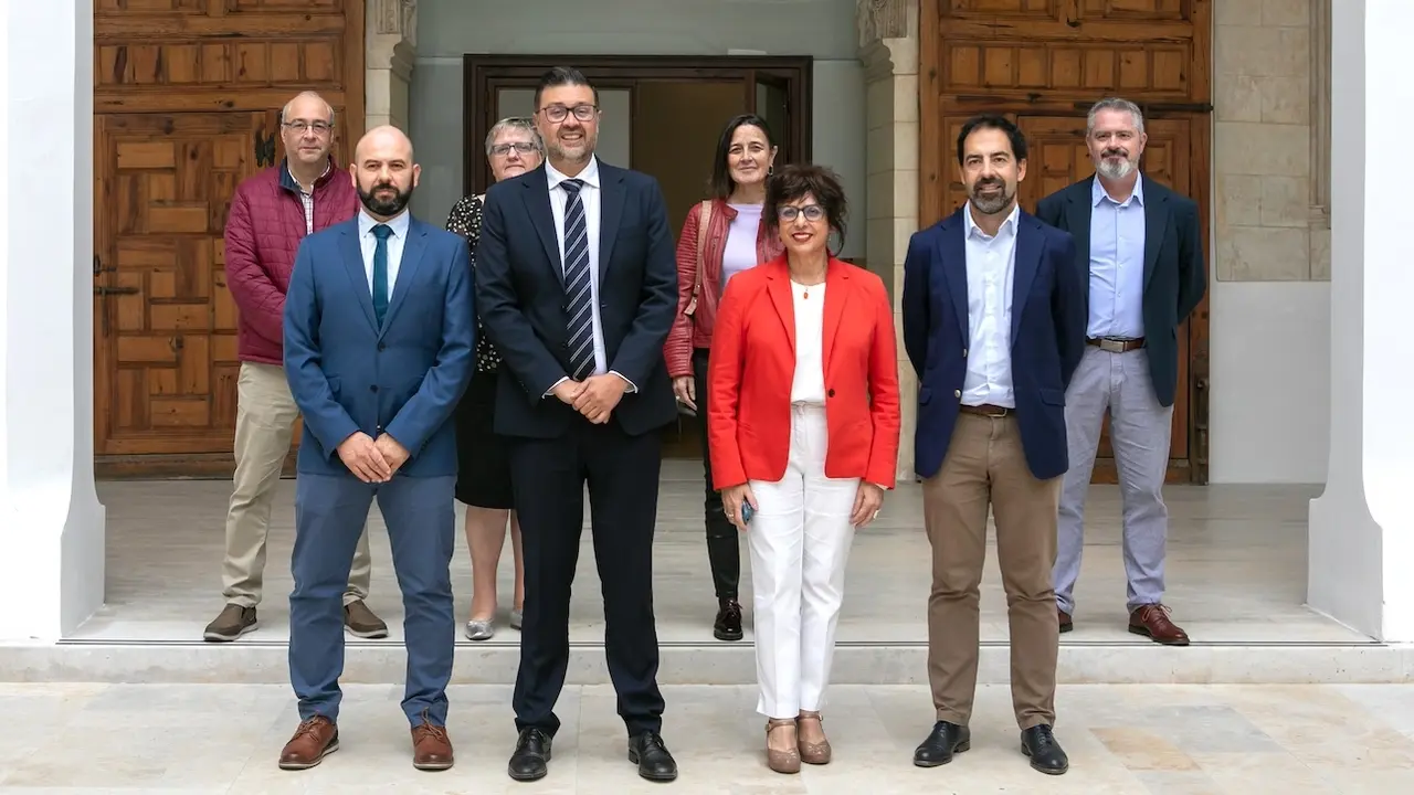 El consejero de Educación, Cultura y Deportes, Amador Pastor, ha informado del nuevo Plan de Formación del Profesorado aprobado por el Consejo de Gobierno