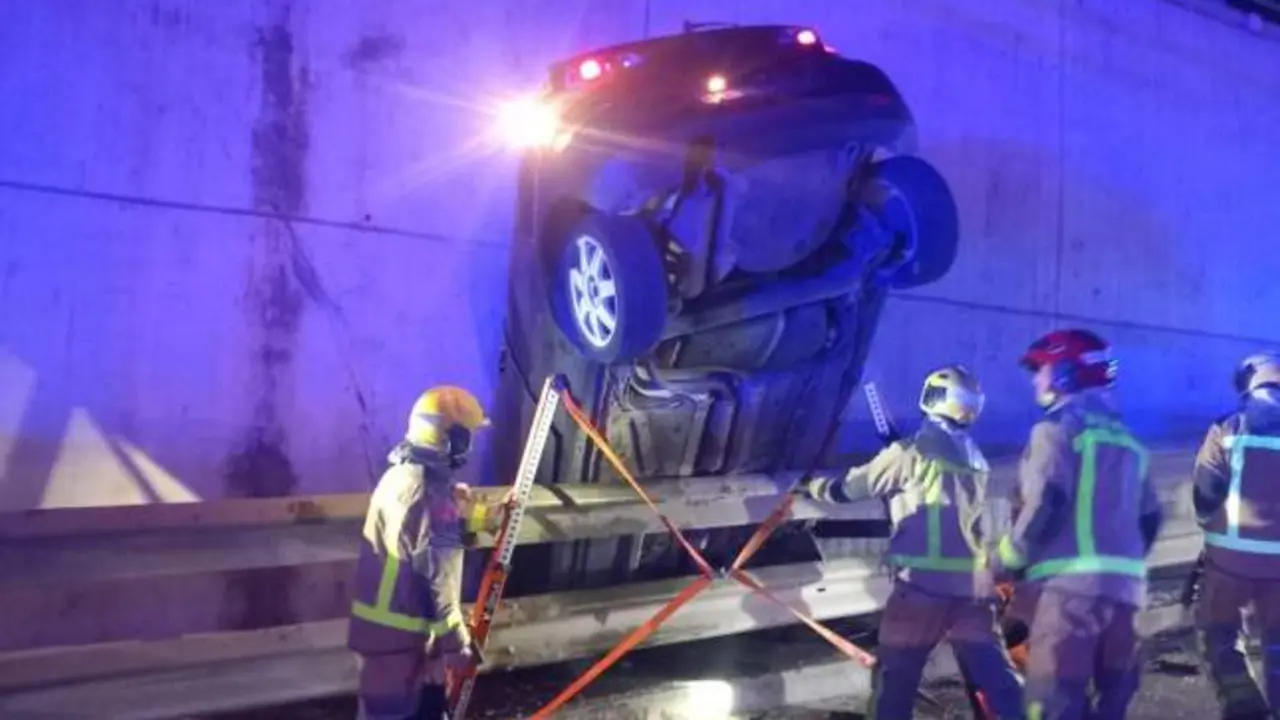 Muere un joven de 29 años tras salirse de la carretera y caer desde cinco metros