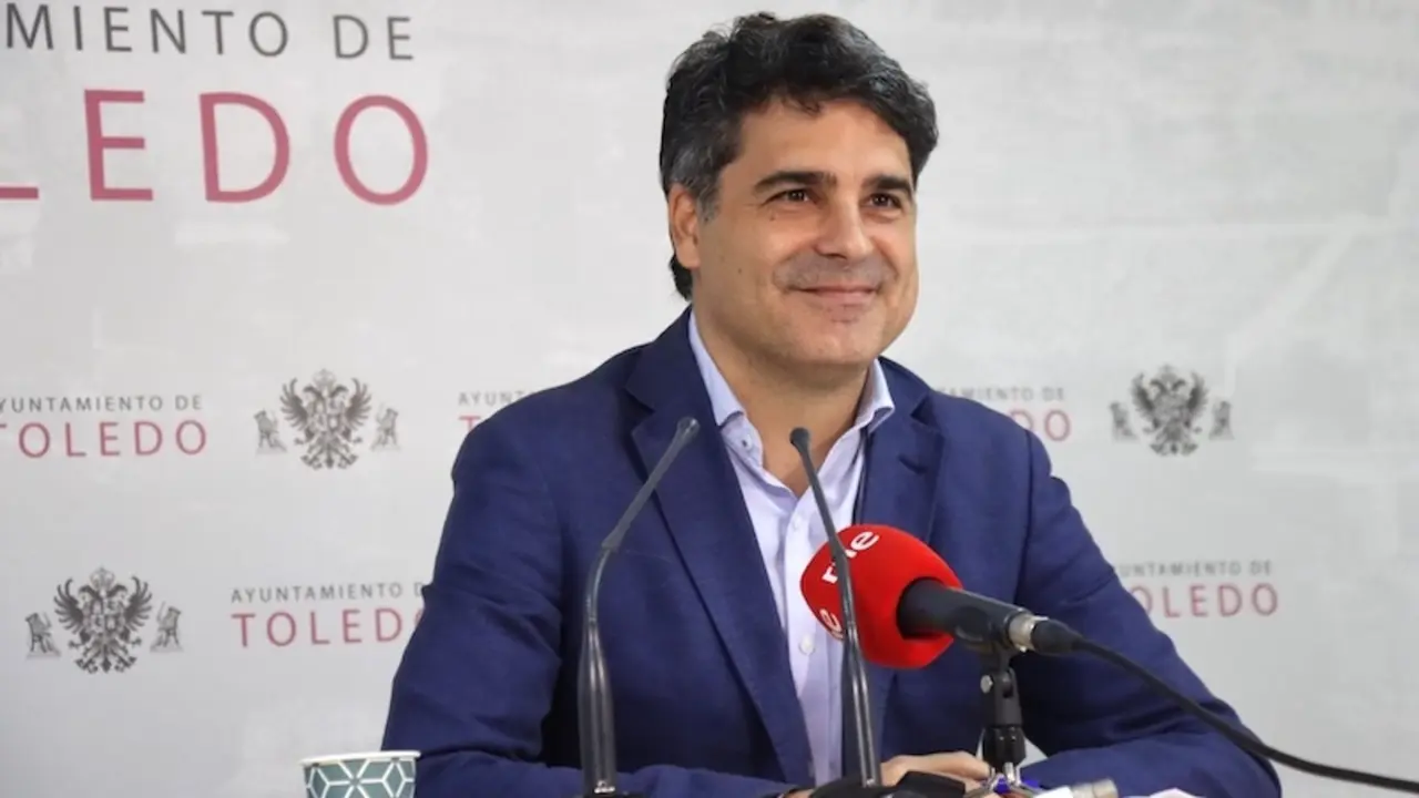 El concejal de Hacienda y portavoz del equipo de Gobierno, Juan José Alcalde, durante la rueda de prensa que ha ofrecido en el Consistorio
