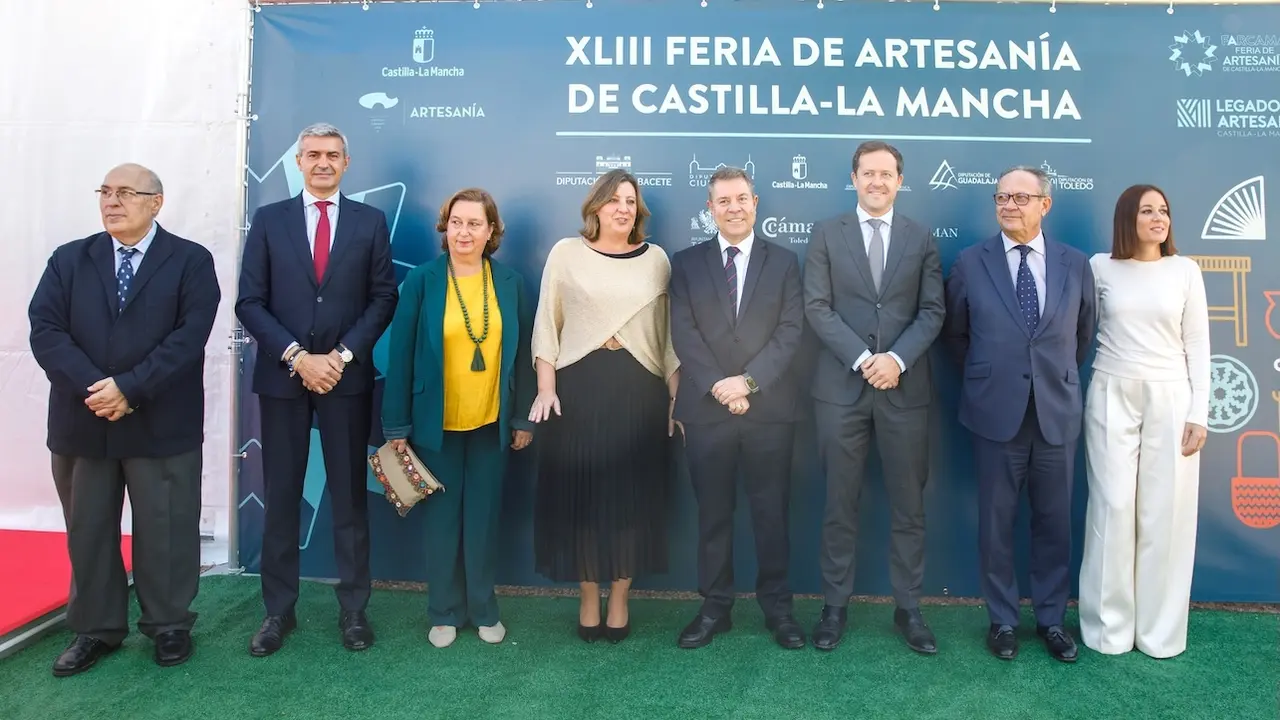 El presidente autonómico, Emiliano García-Page, ha inaugurado en Toledo la edición número 43 de la Feria de Artesanía de Castilla-La Mancha (Farcama)