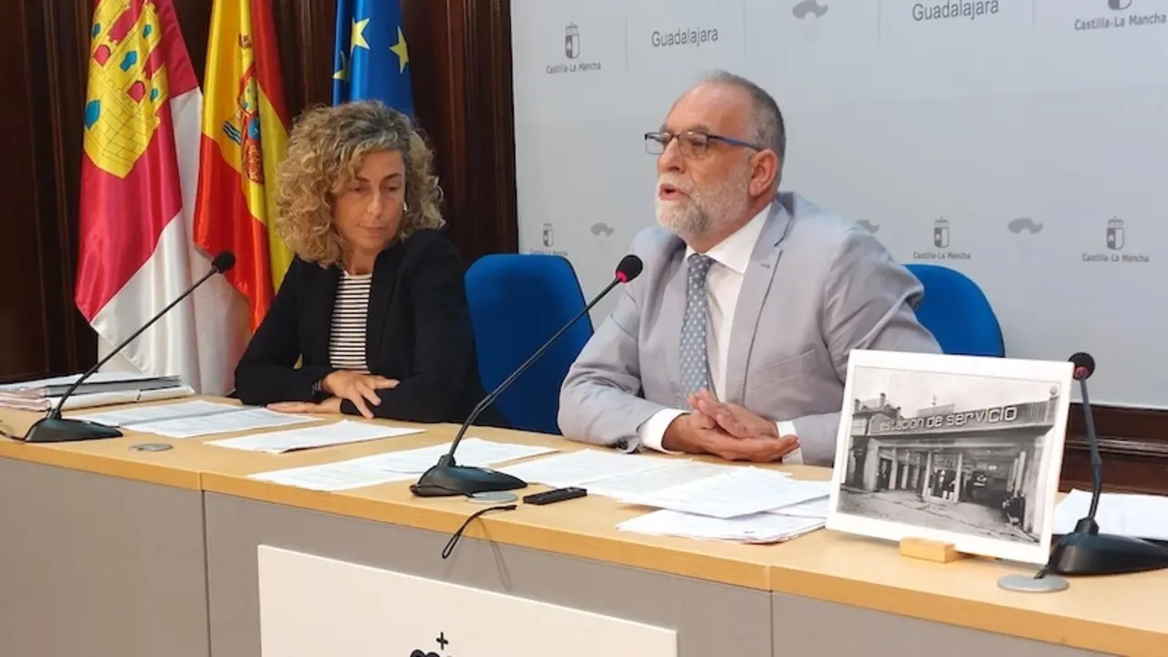 El delegado de Educación, Cultura y Deportes de la Junta en Guadalajara, Ángel Fernández-Montes, durante la rueda de prensa que ha ofrecido