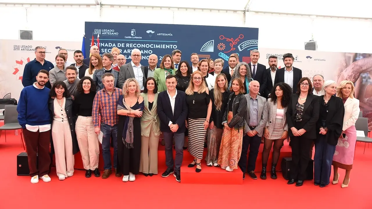 La consejera de Economía, Empresas y Empleo, Patricia Franco, ha entregado los reconocimientos al sector artesano en el marco de la 43 edición de FARCAMA, y los Premios Regionales de Artesanía