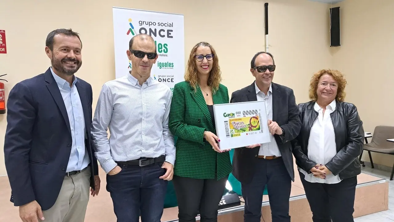 La consejera de Igualdad de Castilla-La Mancha, Sara Simón, ha presentado junto a responsables de la ONCE el cupón especial por el Día Internacional de las Mujeres Rurales