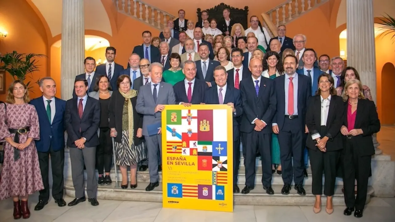 El presidente de Castilla-La Mancha, Emiliano García-Page, ha participado en el acto de inauguración del XV Encuentro de Casas regionales y provinciales que se ha celebrado en el Ayuntamiento de Sevilla