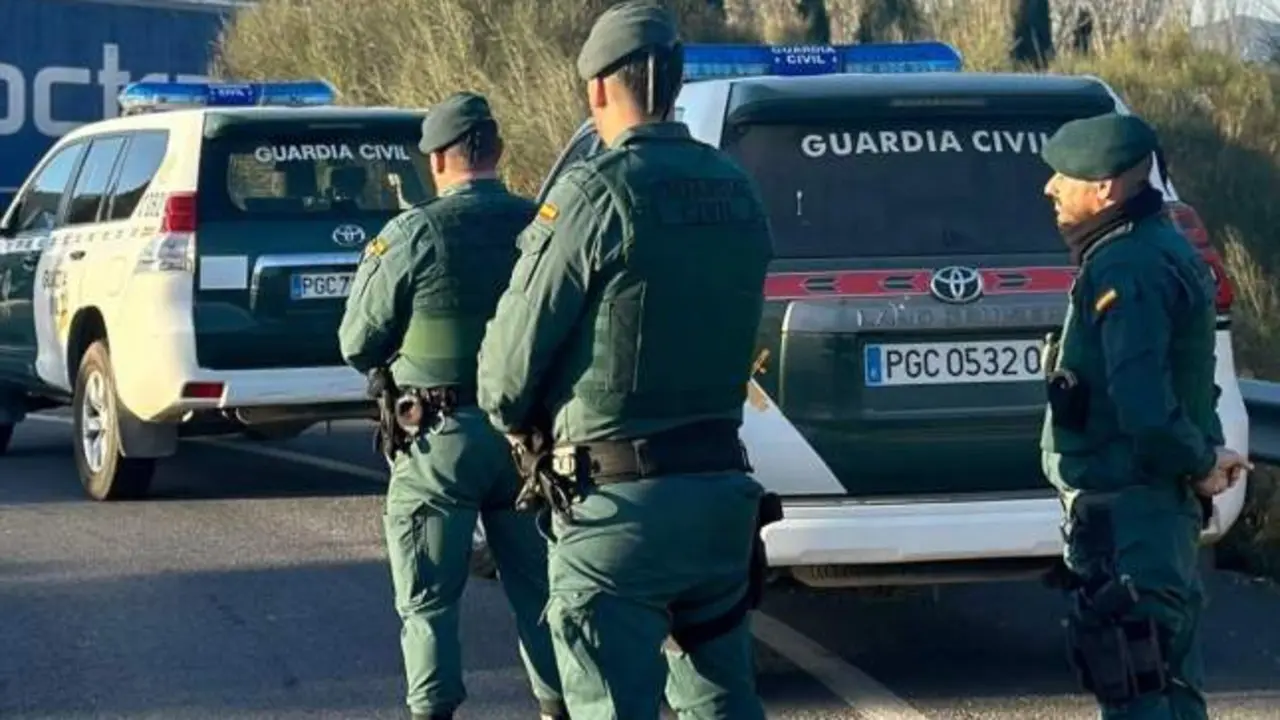 Grave tiroteo: una pelea entre dos familias ha ido a más y han sacado las armas, guardia civil, patrulla, tiroteo, agentes, asesinato, cadáver, crimen, violencia,