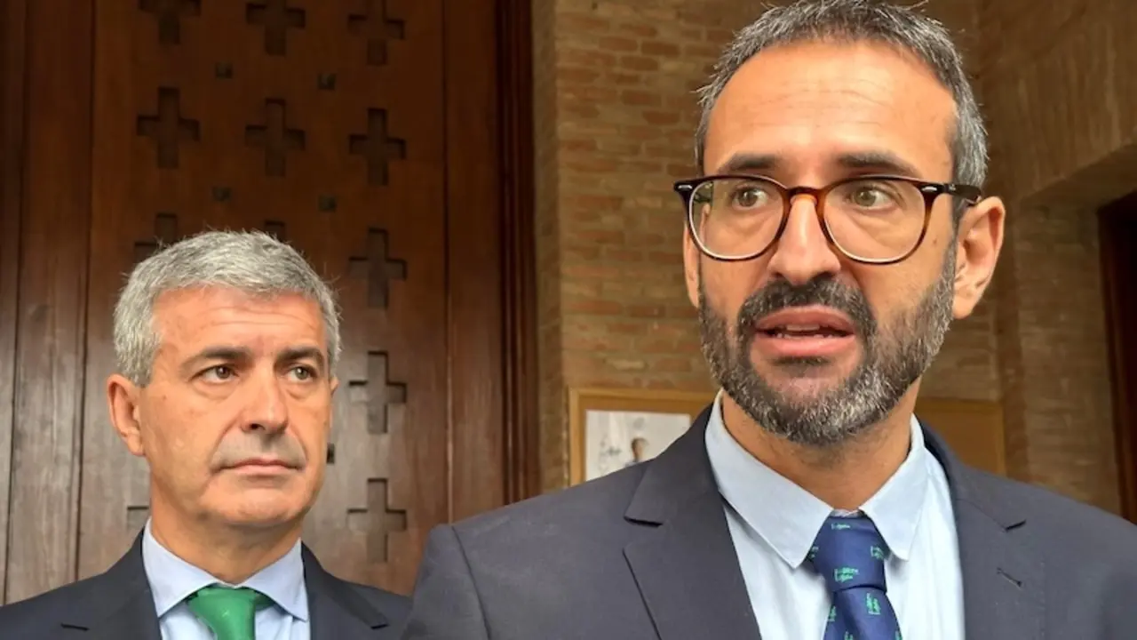 El secretario de Organización del PSOE de Castilla-La Mancha y diputado nacional, Sergio Gutiérrez, atendiendo a los medios de comunicación este sábado en Toledo