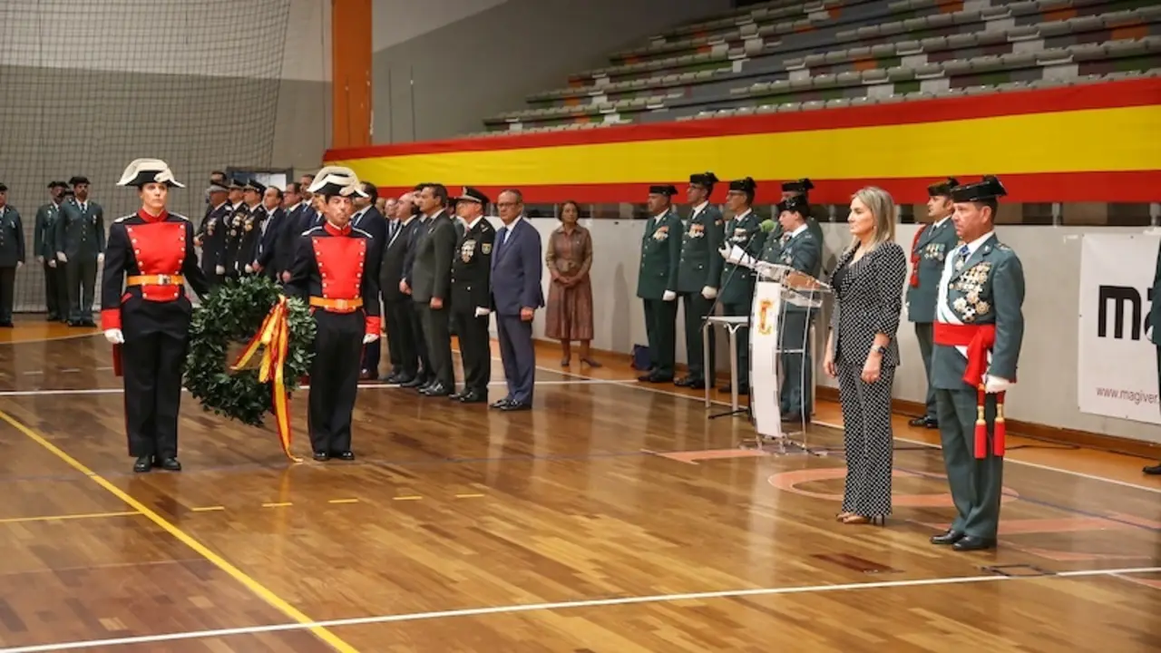 La delegada del Gobierno en Castilla-La Mancha, Milagros Tolón, ha presidido en Toledo el acto institucional con motivo del Día de la Fiesta Nacional y de la festividad de la patrona de la Guardia Civil, la Virgen del Pilar