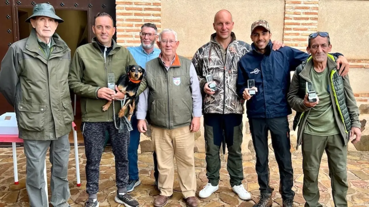 José Antonio Díaz Parreño (2ºizqda), campeón provincial de Caza Menor con Perro 2024 en Ciudad Real