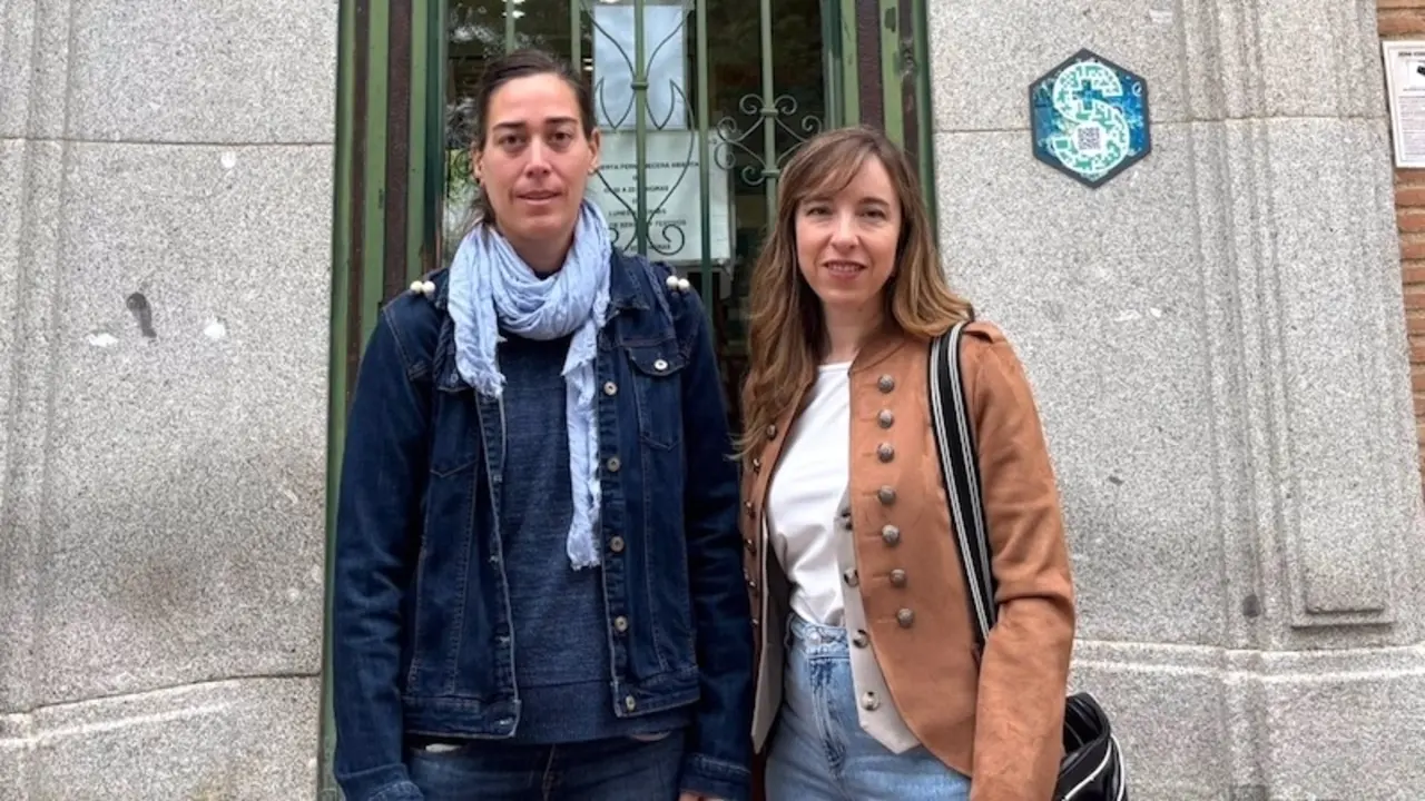 Luna Revenga y María Pérez, integrante del equipo psicosocial de la Unidad de Cuidados Paliativos de fundación 'la Caixa' en el Hospital Provincial de Toledo - EP