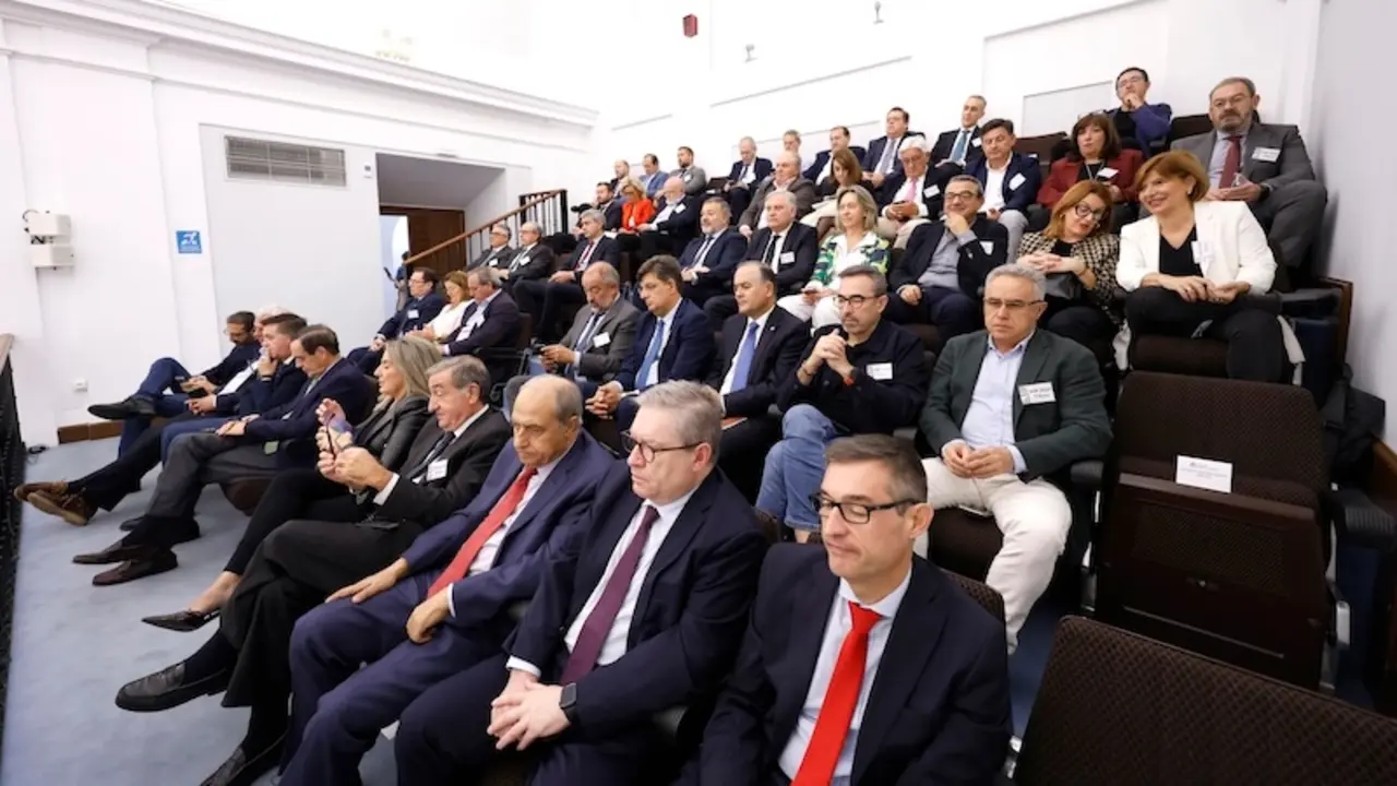 En la imagen público asistente a la primera sesión del Debate sobre el Estado de la Región que se celebra en las Cortes de Castilla-La Mancha