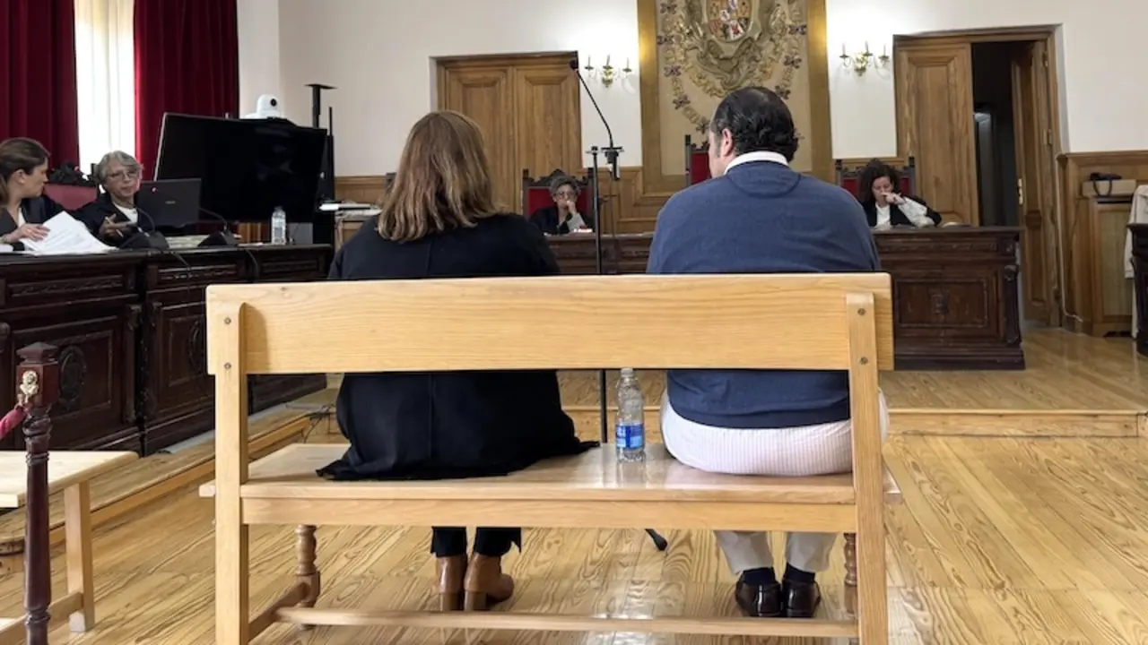 La exalcaldesa de Ocaña (Toledo) y su marido en el juicio que se ha celebrado en la Audiencia Provincial de Toledo - EP