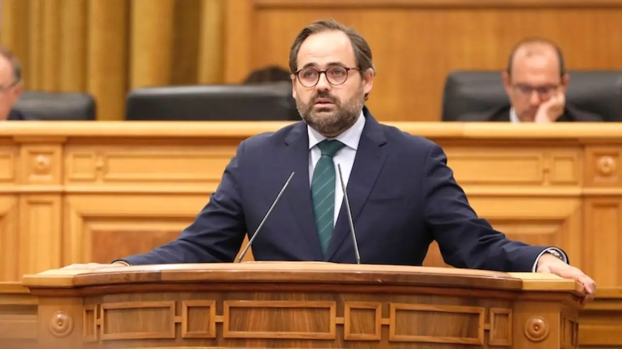 El presidente del PP de Castilla-La Mancha, Paco Núñez, durante su intervención en la primera sesión del Debate sobre el Estado de la Región