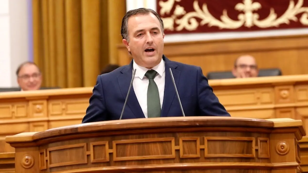 El presidente de Vox en las Cortes de Castilla-La Mancha, David Moreno, durante su intervención en la primera sesión del Debate sobre el Estado de la Región