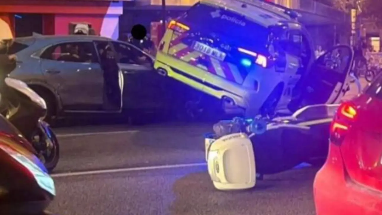 VIDEO. Espectacular persecución: roba un coche y acaba empotrado con una patrulla