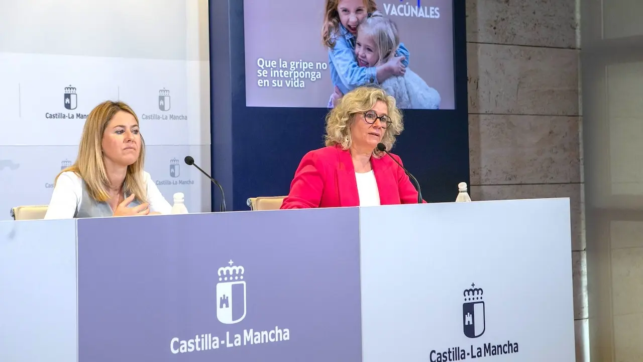 La directora general de Salud Pública, Laura Ruiz y la directora general de Cuidados, Monserrat Hernández, han presentado la campaña de vacunación de la gripe 2024-2025
