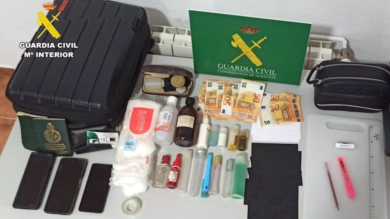 Detenido un hombre de 53 años por estafar 250.000 euros con el "timo del negativo"