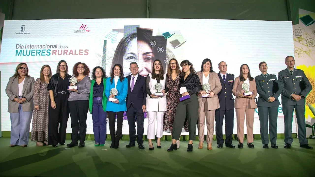 El presidente de Castilla-La Mancha, Emiliano García-Page, ha presidido en Alcaudete de la Jara (Toledo) el acto institucional con motivo del Día Internacional de las Mujeres Rurales